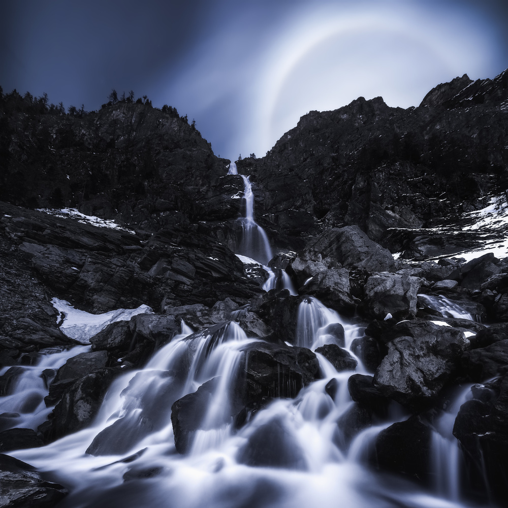 Moonrise at the waterfall von Burim Muqa