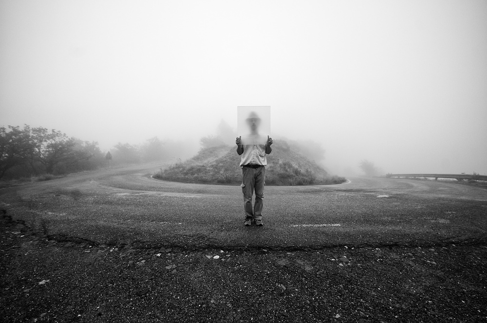 Open air Museum -  Indecision  - (fog series) von Carlo Ferrara