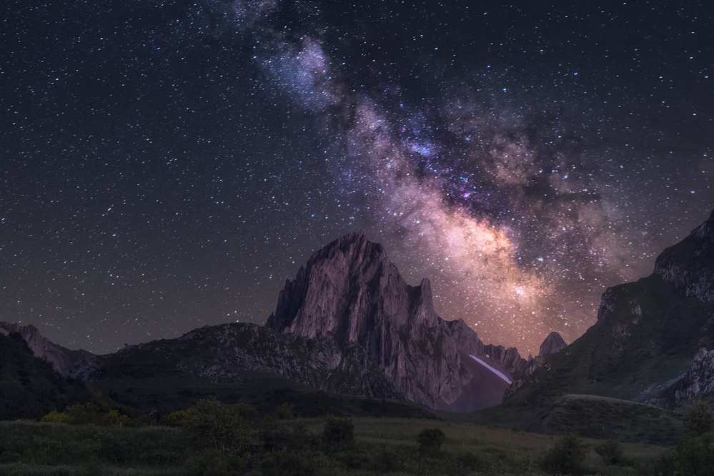 Mountain and Milky Way von Carlos F. Turienzo