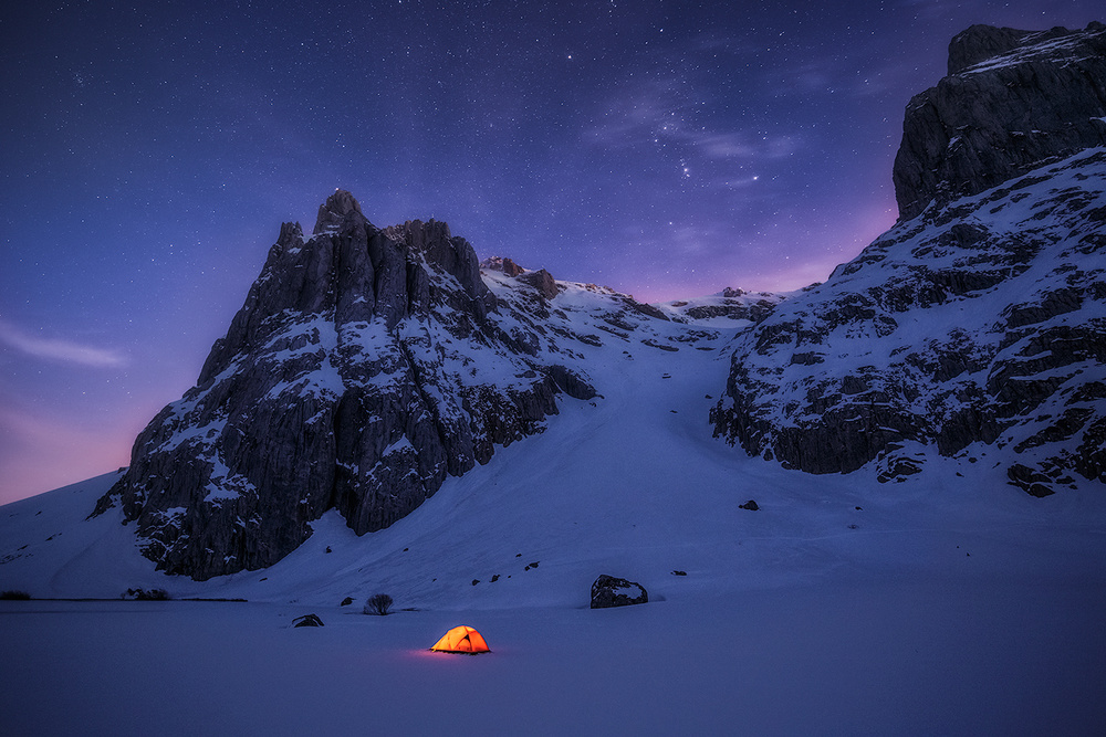 the loneliness of the mountains von Carlos Gonzalez