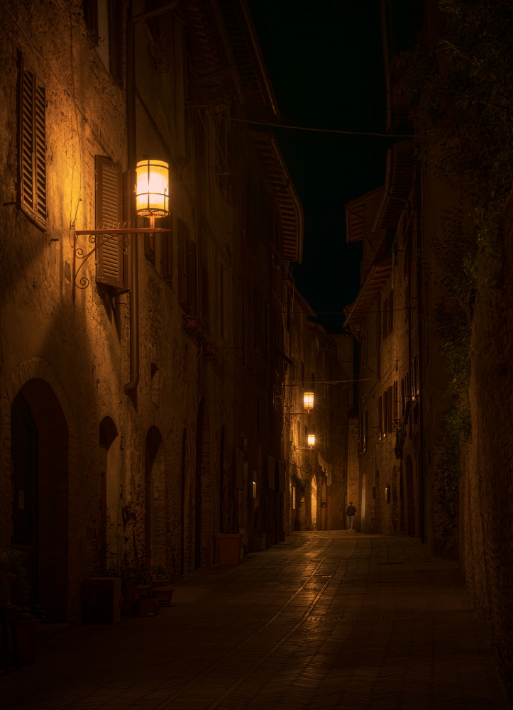 Alone at San Gimignano von Carlos Hernández Martínez