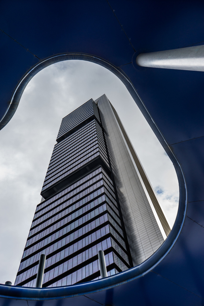 El ojo azul de la torre von Carlos Pardo