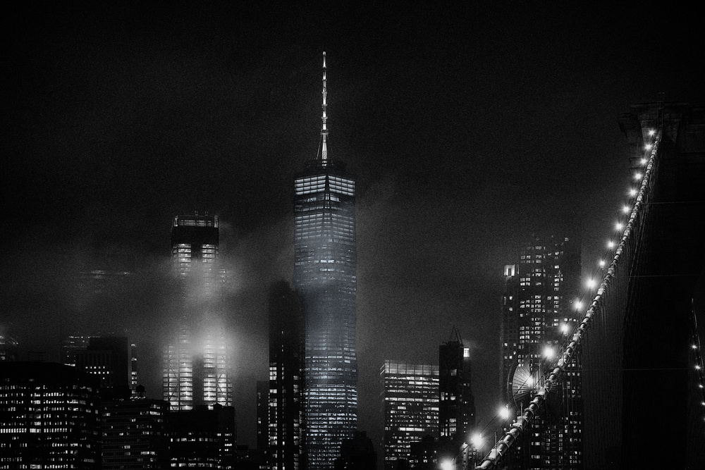 Night cityscape from the Brooklyn Bridge von Carlos Ramirez