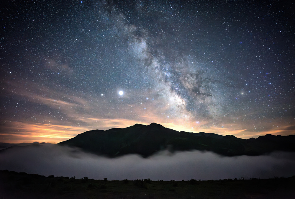 Above the clouds, under the stars von carmenvillar