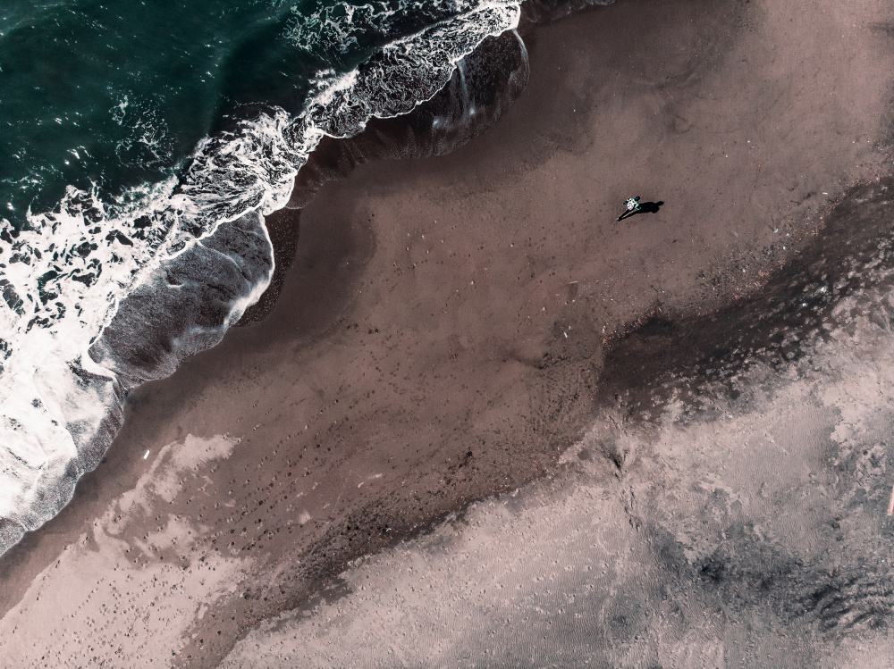 Jogging on the beach von Carmine Chiriaco