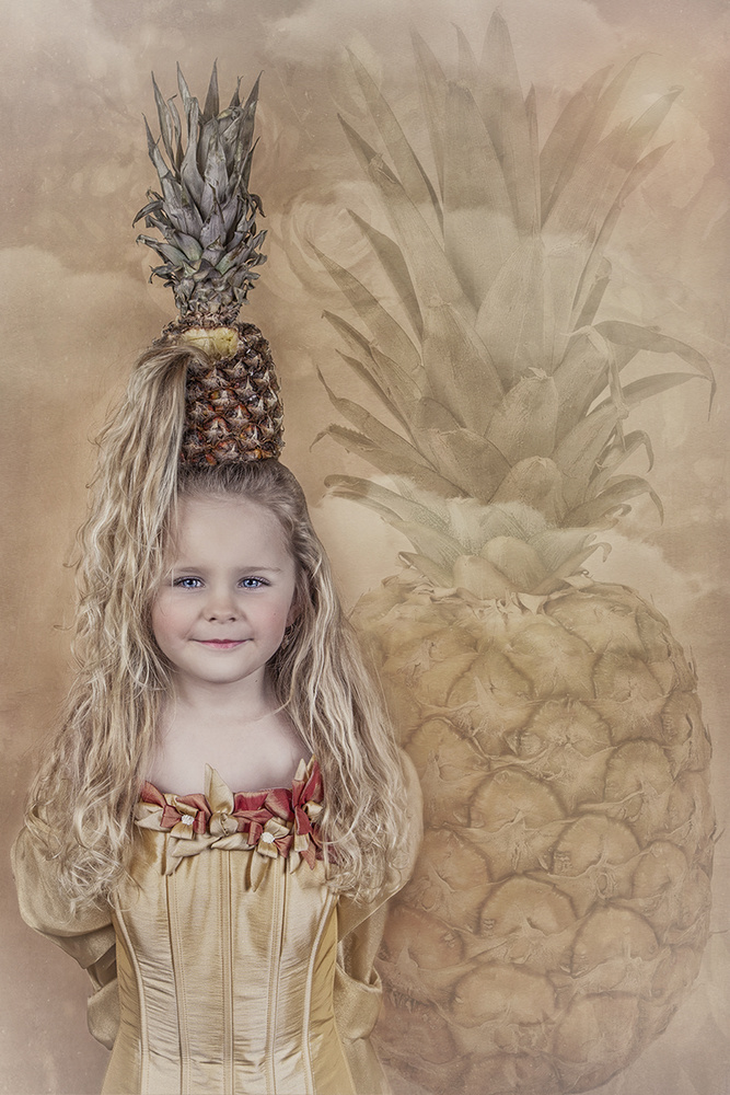 Pineapple girl von Carola Kayen-Mouthaan