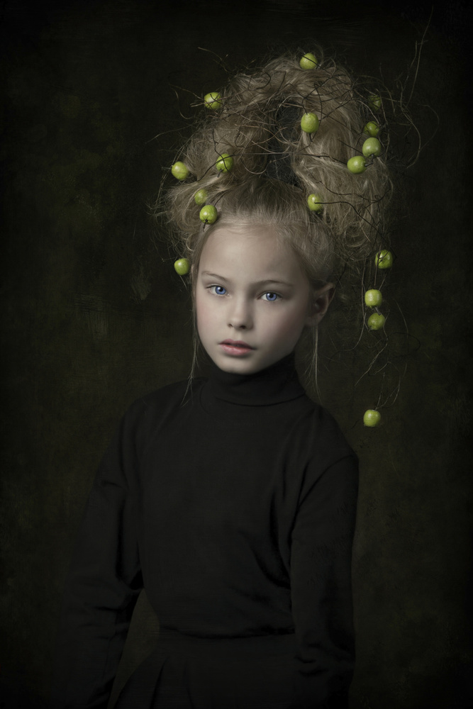 Little apple girl von Carola Kayen-Mouthaan