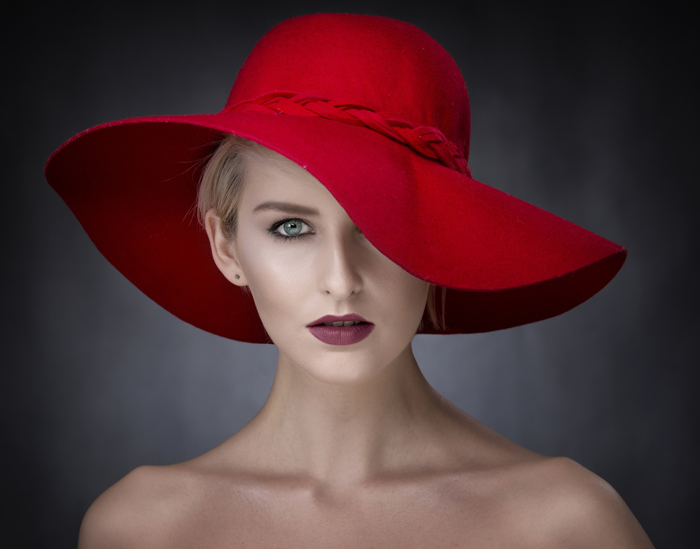 The Red Hat von Catchlight Studio