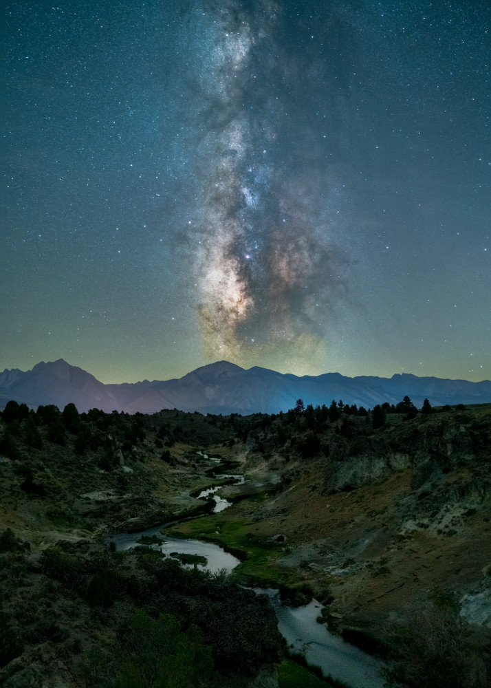 Milky Way over the Valley von Catherine Lu