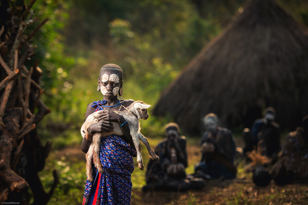 The Suri boy von Chanwit Whanset