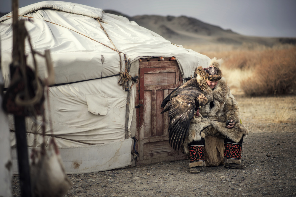 Kazakh Eagle Hunter of Mongolia. von Chanwit Whanset