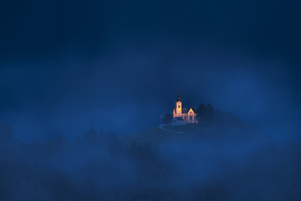 A Chapel in Fog von Chao Feng 天馬