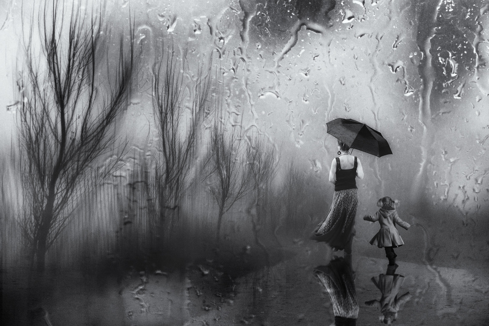 ‘...a walk in the rain..’ von Charlaine Gerber