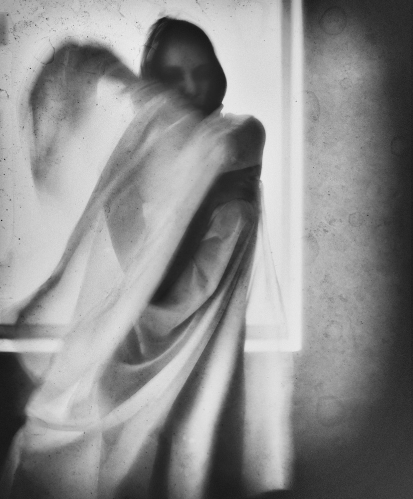 THERE IS A SHADOW THAT FOLLOWS ME von Charlaine Gerber