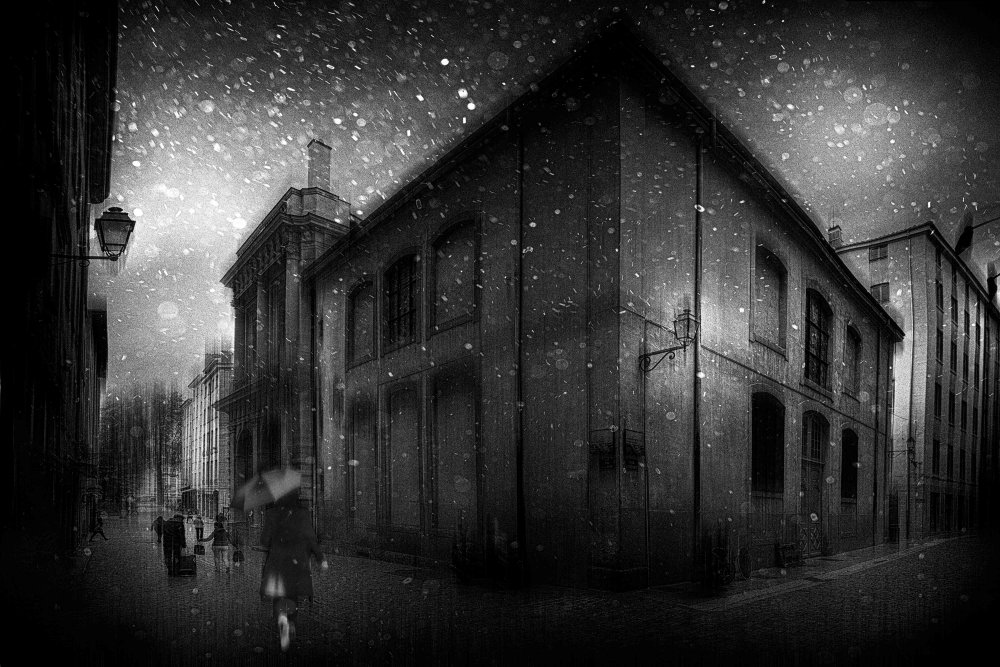 Snowing in the streets of Lyon von Charlaine Gerber