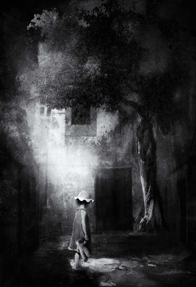 ...beyond the door, there is peace, Im sure... von Charlaine Gerber