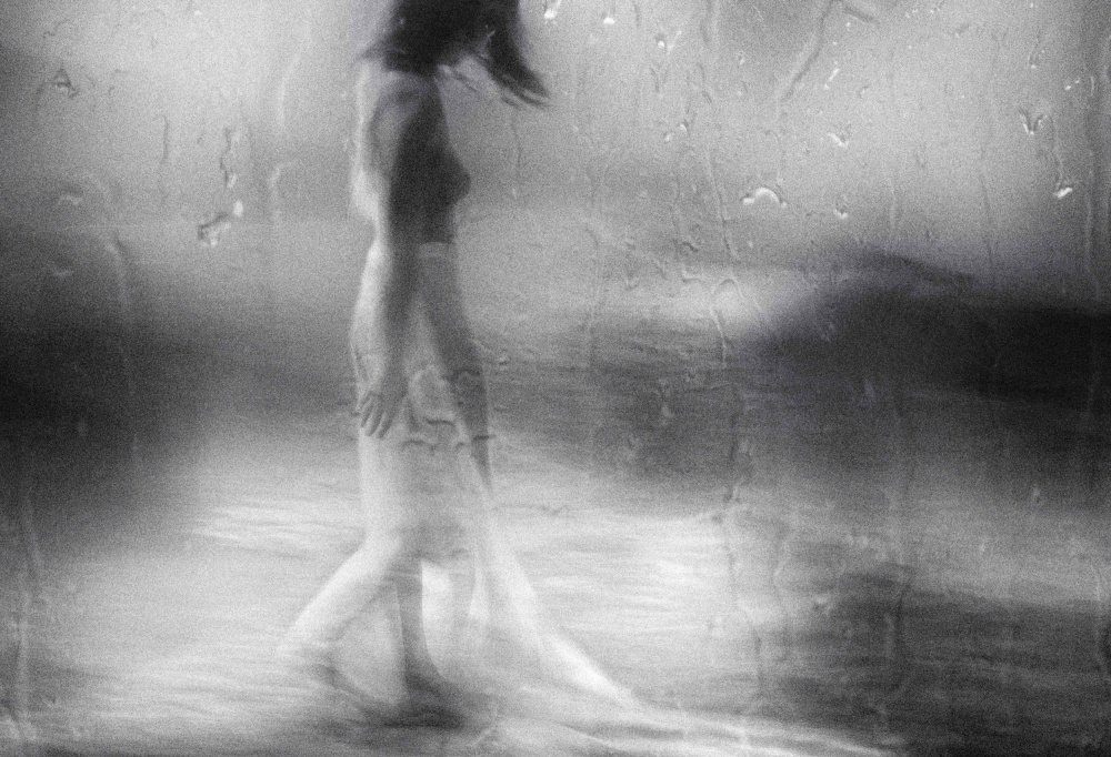 ...I met her sadly, in the lonely falling rain... von Charlaine Gerber