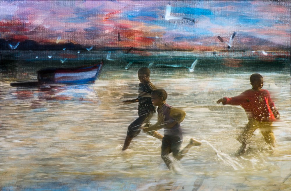 Playing in the sea2 von Charlaine Gerber