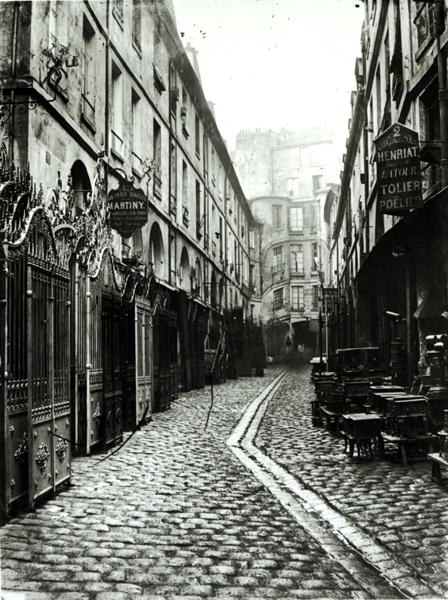 Passage du Dragon, Paris, 1858-78 (b/w photo)  von Charles Marville