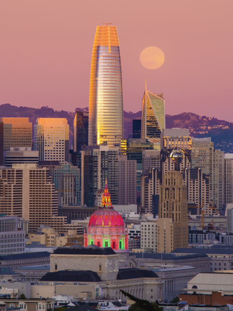 Full Moon And The City von Chengming