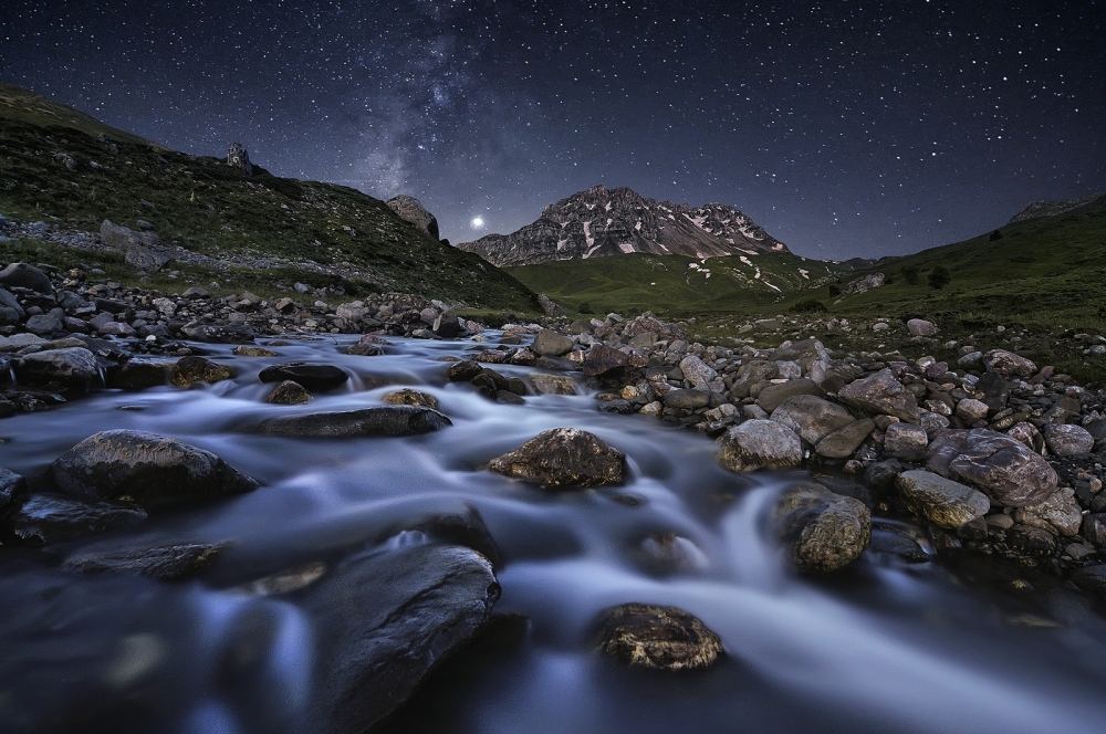 Night on the mountain von Chris Kaddas