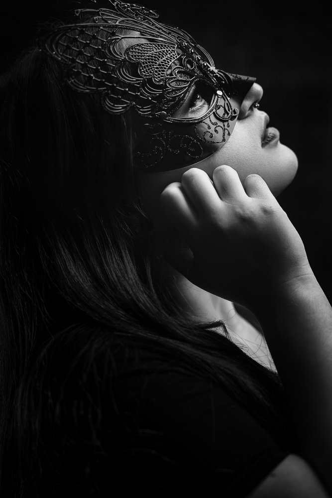 Sammy Masquerade Mask B&amp;W von Chris Sallis