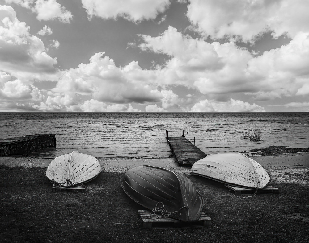 By the shore von Christian Lindsten