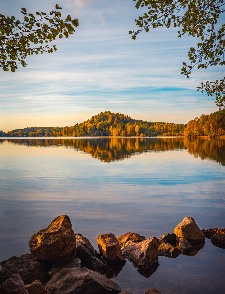 Autumn lake with a small mountain in the background von Christian Lindsten