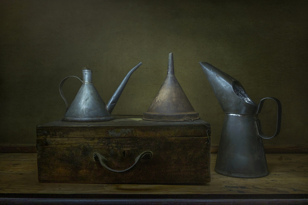 Oil cans von Christian MARCEL