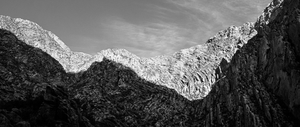 Black and white mountains von Claudi Lourens