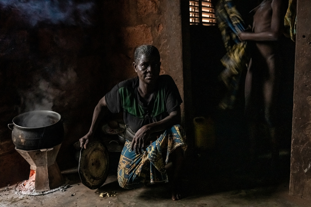 Kitchen in Benin von Corinne Spector