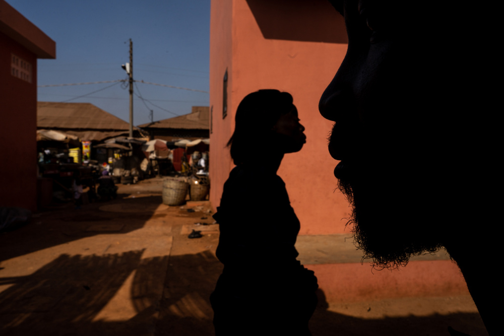 Market in Benin von Corinne Spector