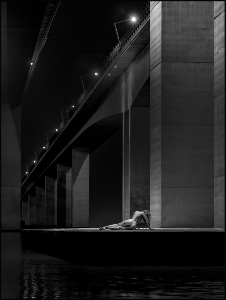 Gateway Bridge Nude von Craig Stampfli