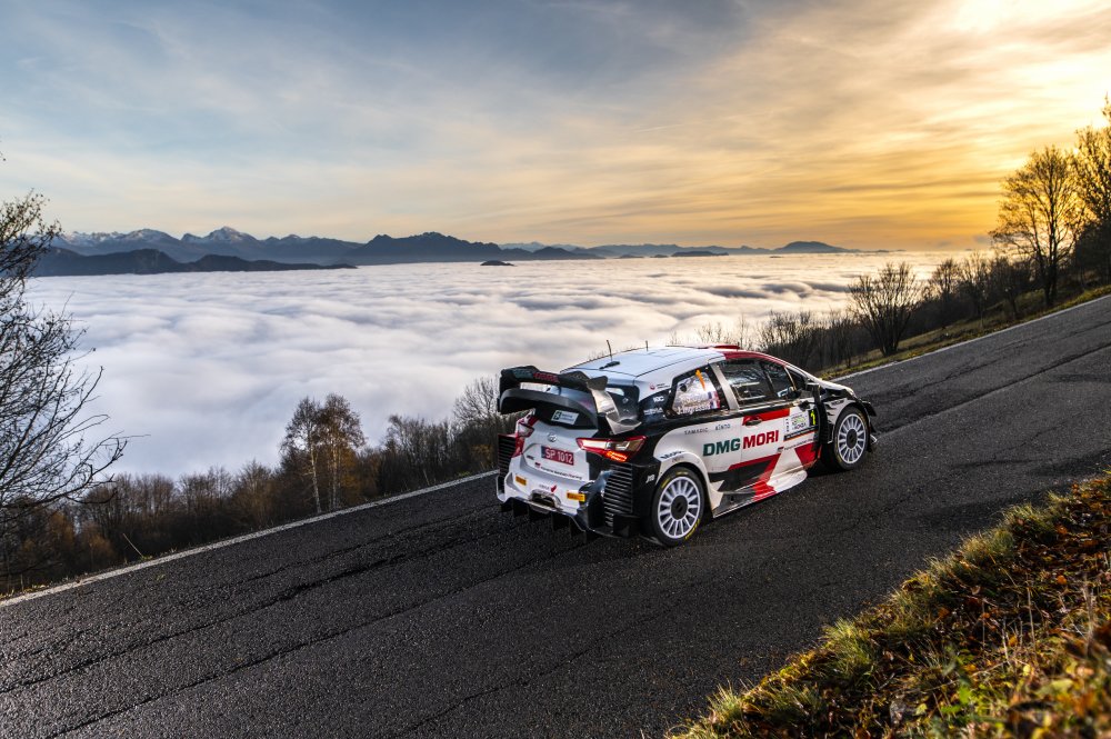 Italy rally sunrise von Croitoriu Flavius