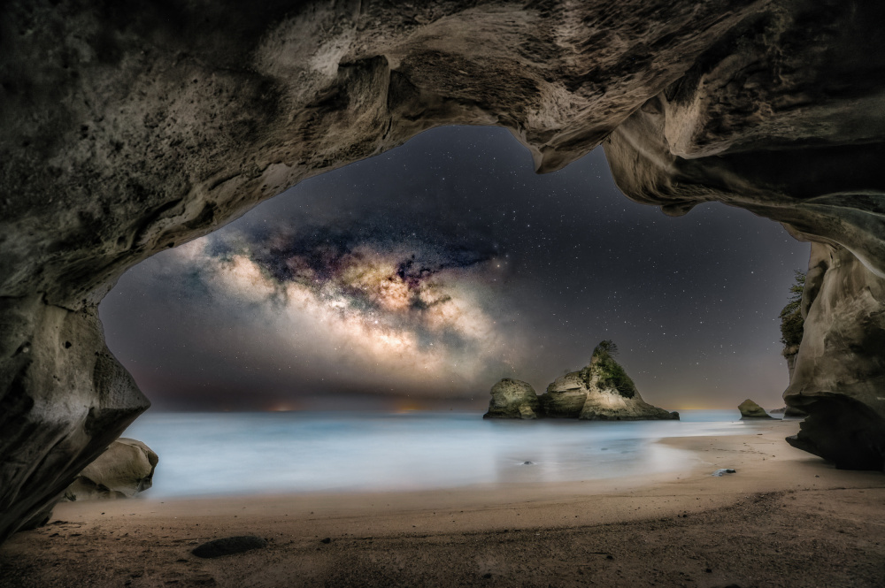 In the cave with starry sky von Daiki Suzuki