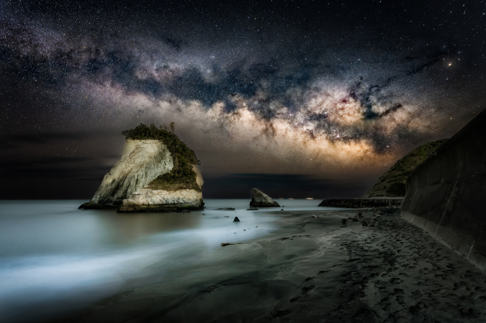 Milky Way over the beach von Daiki Suzuki