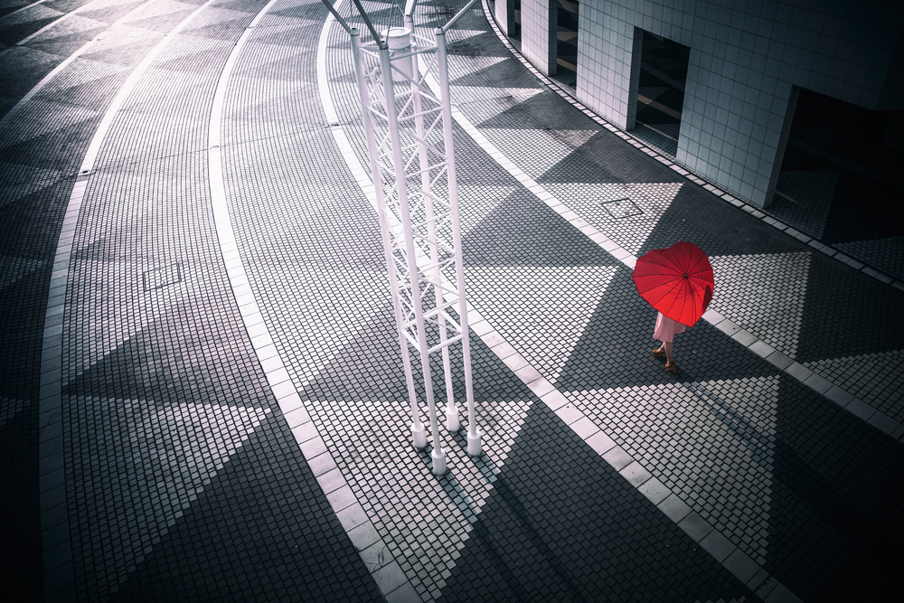 Red Umbrella von Daisuke Kiyota