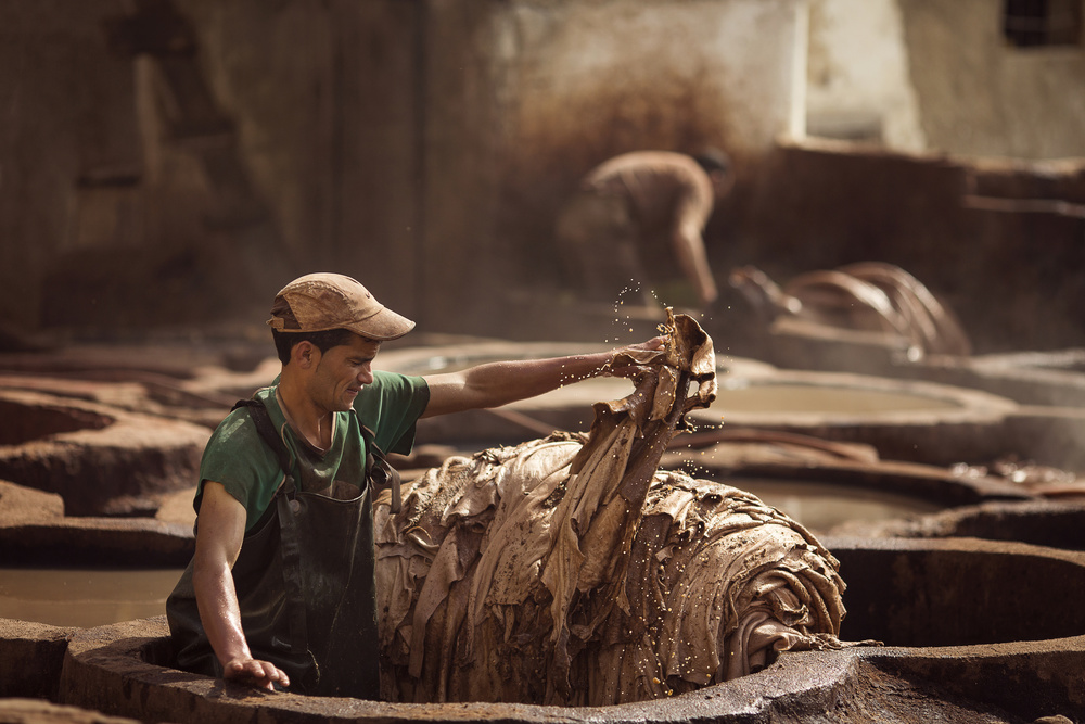 Worker in Fes, Morocco von Dan Mirica