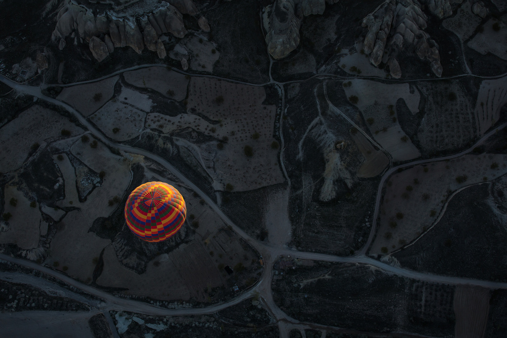 Balloon over Cappadocia von Dan Mirica