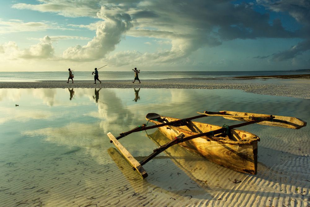 Fishers in Zanzibar, Tanzania von Dan Mirica