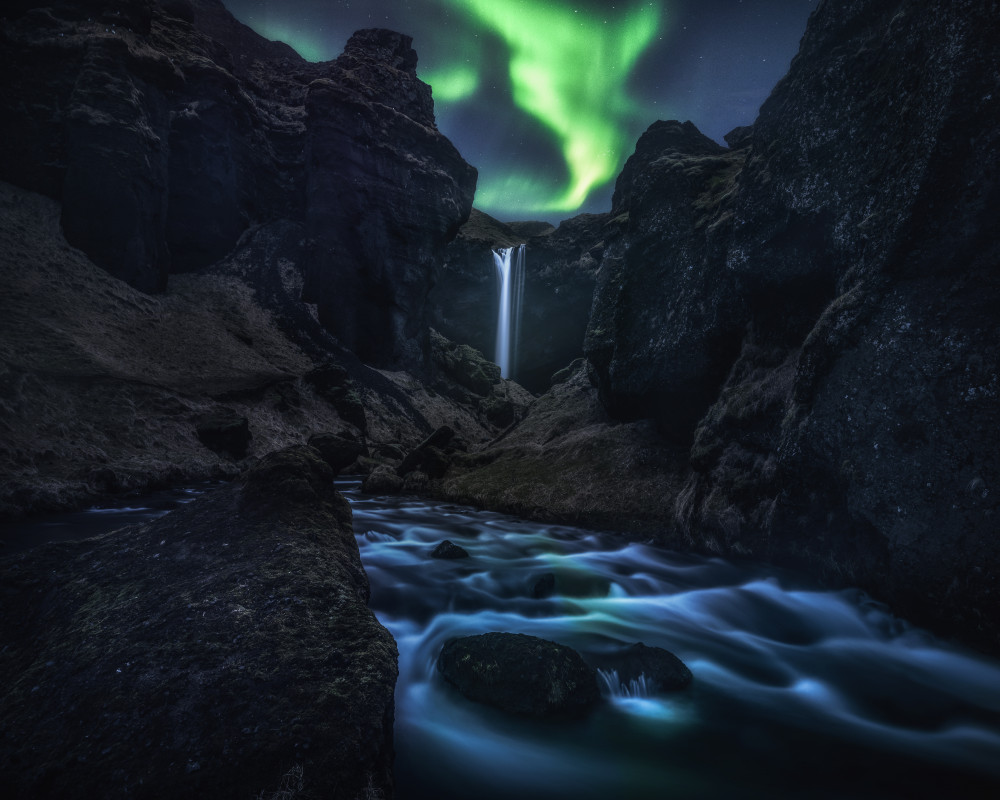 Kvernufoss at Night von Daniel Gastager