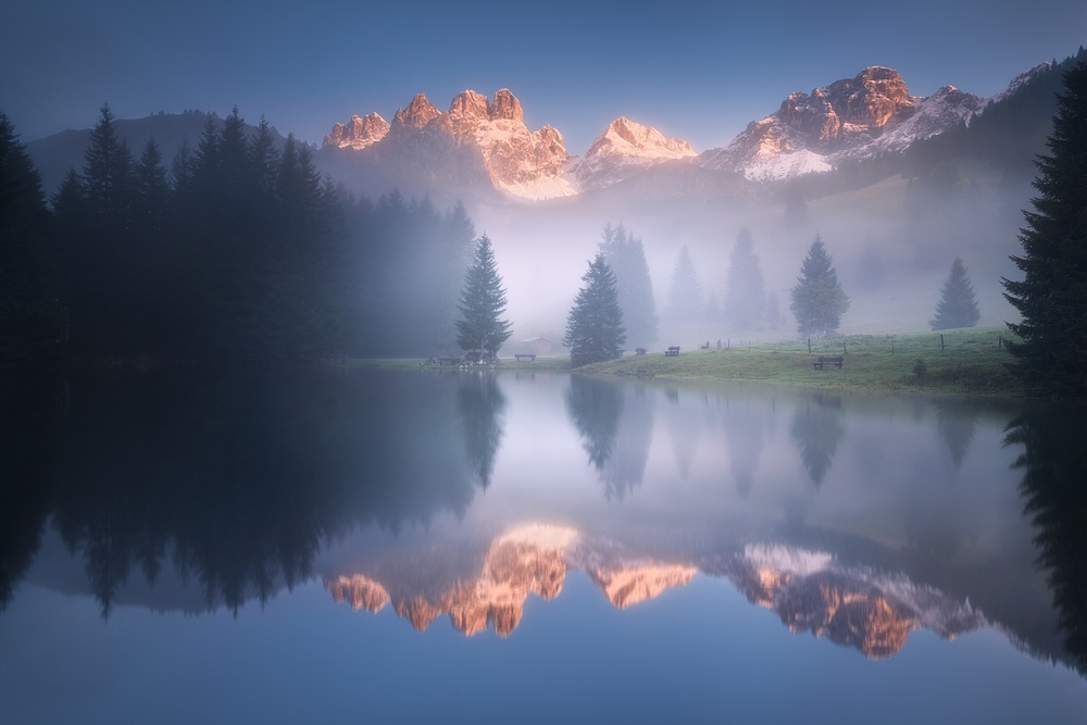 Mysterious morning by the lake von Daniel Rericha