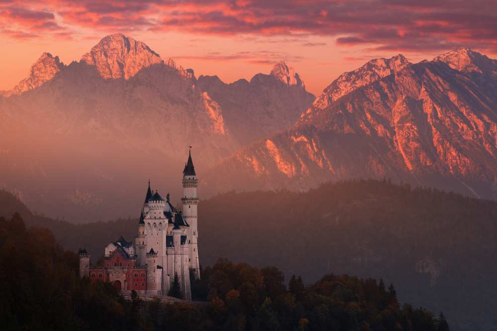 Red morning above the castle von Daniel Rericha