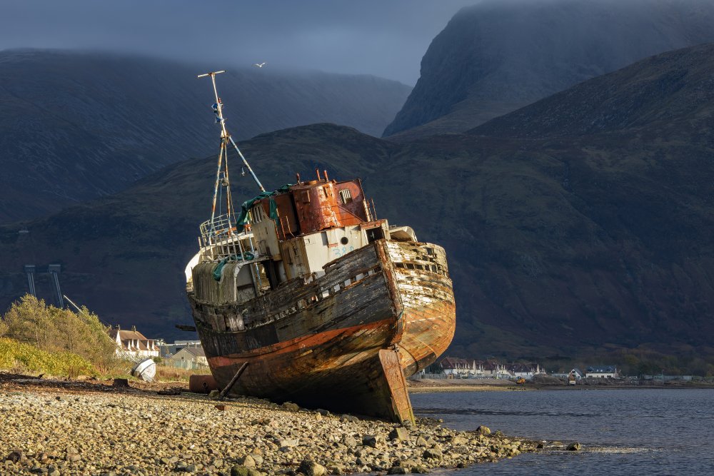 Shipwreck at Corpach von Daniel Springgay