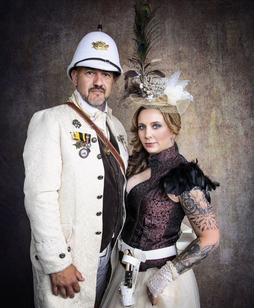 Steampunk Wars - The Diplomat  with Wife von Daniel Springgay