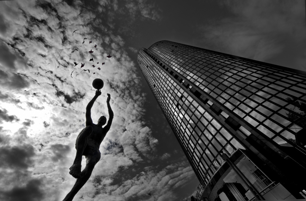 monument of a basketball player von Darija Šesto