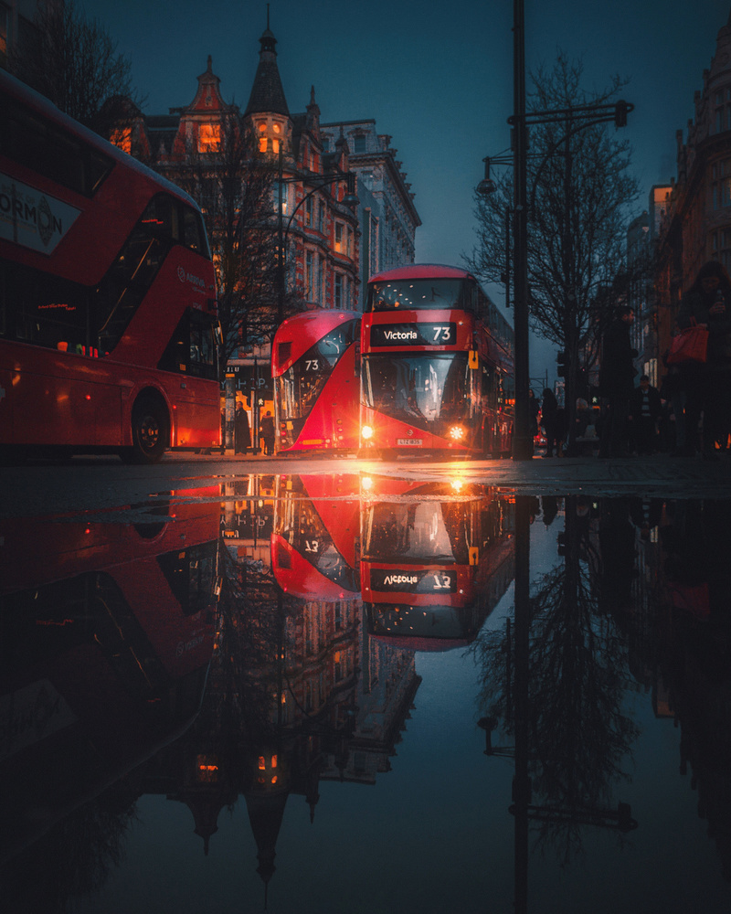 London night reflections von David George