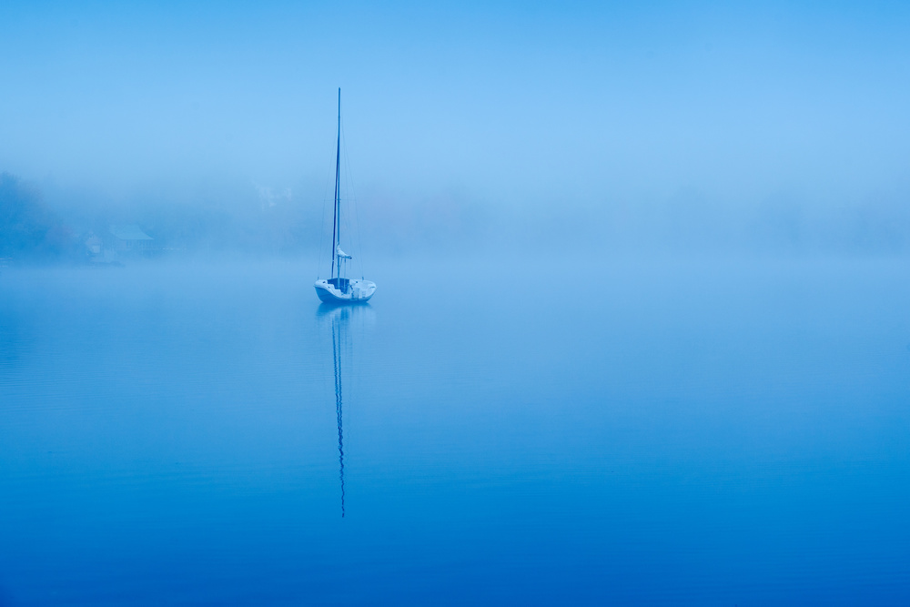 Peaceful Blue Morning von David H Yang