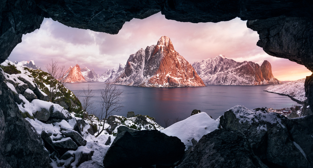 Arctic Cave, Norway von David Martín Castán