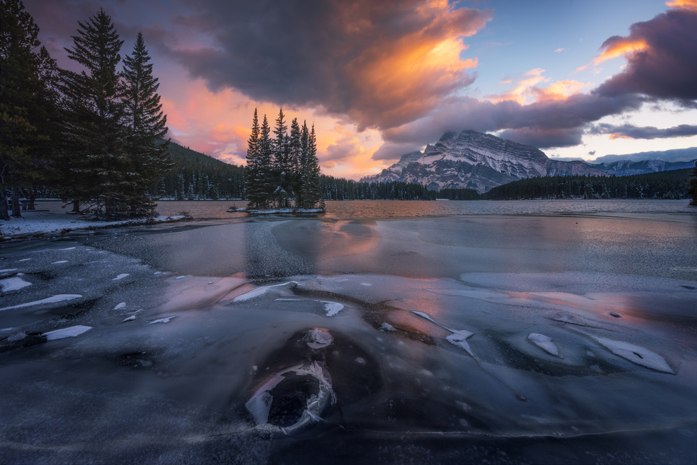 Two Jack Lake, Canada von David Martín Castán